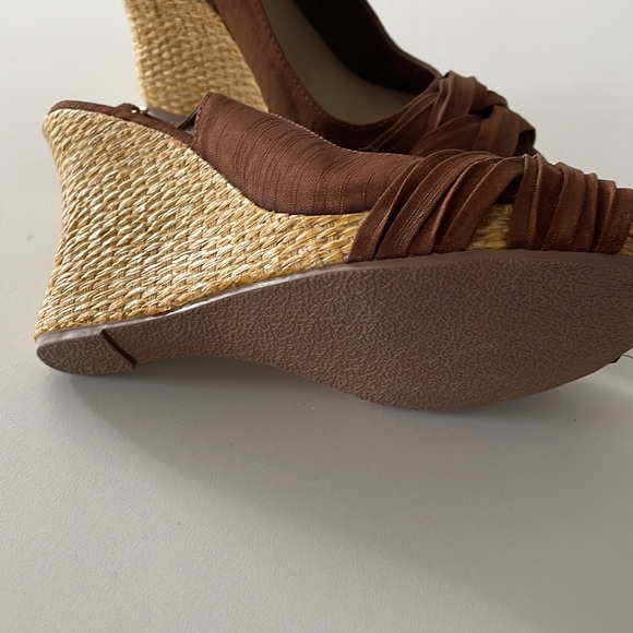 Le Château wedges - Picture 5 of 5